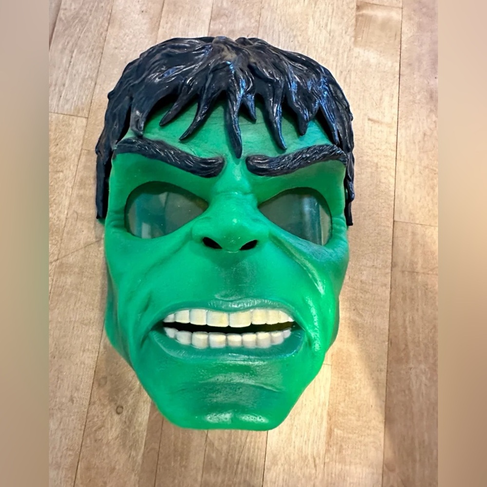 Incredible Hulk Mask 2008 Hasbro Green electric (battery operated) light up